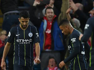 جيزوس ومحرز خلال المباراة