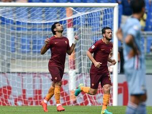 AS Roma's midfielder from Egypt Mohamed Salah (L) celebrates after scoring a goal during the Italian Serie A football match between As Roma and Sampdoria on September 11, 2016 at Olympic stadium in Rome.
ALBERTO PIZZOLI / AFP