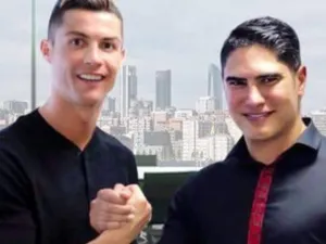 صورة لأبو هشيمة (يمين) ورونالدو