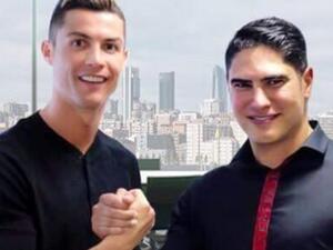 صورة لأبو هشيمة (يمين) ورونالدو