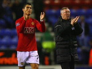 صورة أرشيفية لأليكس فيرغسون مدرب مانشستر يونايتد ورونالدو