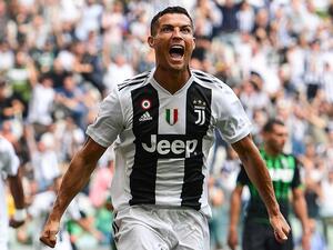 رونالدو يحتفل خلال المباراة