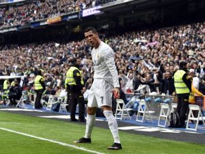 رونالدو يحتفل بهدفه الأول