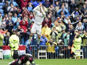 رونالدو يحتفل بهدفه الأول