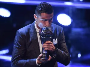 رونالدو يفوز بجائزة أفضل لاعب في العالم لعام 2017