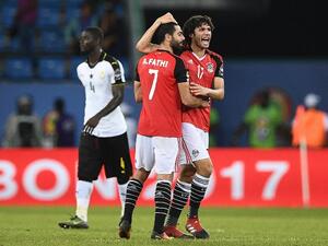 Egypt's defender Ahmed Fathi (L) and Egypt's midfielder Mohamed Elneny celebrate at the end of the 2017 Africa Cup of Nations group D football match between Egypt and Ghana in Port-Gentil on January 25, 2017.
Justin TALLIS / AFP