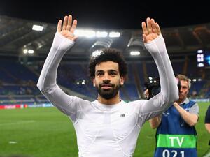 محمد صلاح يحيي الجماهير بعد نهاية المباراة