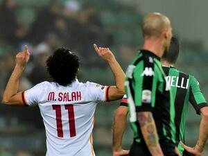Roma's midfielder from Egypt Mohamed Salah celebrates after scoring during the Serie A football match between Sassuolo and AS Roma at "Mapei Stadium" in Reggio Emilia on February 2, 2016 . AFP PHOTO / GIUSEPPE CACACE 