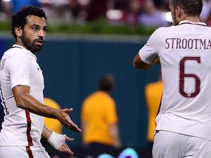 ST LOUIS, MO - AUGUST 01: Mohamed Salah #11 of AS Roma celebrates with Kevin Strootman #6 after scoring the game winning goal against Liverpool FC during a friendly match at Busch Stadium on August 1, 2016 in St Louis, Missouri. AS Roma won 2-1. Jeff Curry/Getty Images/AFP
Jeff Curry / GETTY IMAGES NORTH AMERICA / AFP