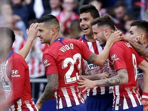 لاعبو أتلتيكو يحتفلون بهدف ساول