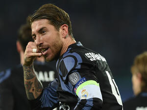 راموس يحتفل بطريقة "الهاتف"