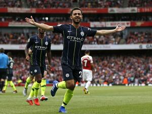 سيلفا يحتفل بهدفه