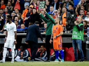 ويسلي شنايدر نجم منتخب هولندا يستعد للمشاركة في مباراته الـ 130 الدولية أمام ساحل العاج