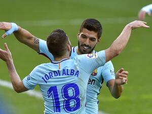 سواريز وآلبا يقودان برشلونة للفوز