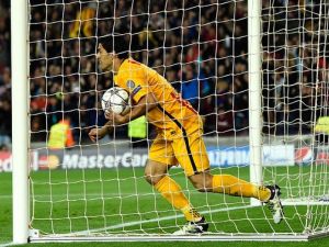 سواريز يقود البارسا للفوز