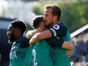 كاين (يمين) يقود سبيرز لفوز جديد