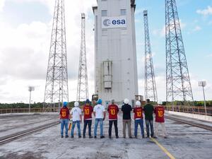 إرسال قميص توتي إلى الفضاء