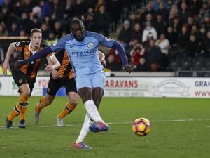 توريه يسجل هدف مانشستر سيتي الأول من ركلة جزاء