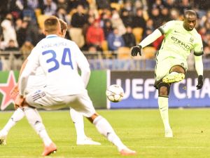 توريه (يمين)