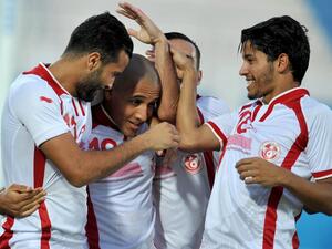 Tunisian players hug their teammate striker Wahbi Khazri(2nd L) after he scored during a qualifying football match against Liberia for the Africa Nations Cup 2017 on September 4, 2016 in Ben Jannet Olympic stadium in Monastir.
SALAH HABIBI / AFP