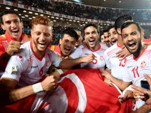 لاعبو تونس يحتفلون بالإنجاز التاريخي