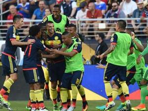 لاعبو كولومبيا يحتفلون بالهدف الأول