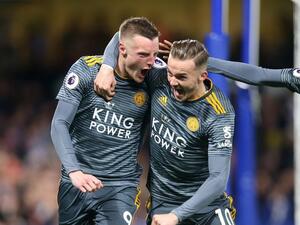 فاردي (يسار) يحتفل بهدفه