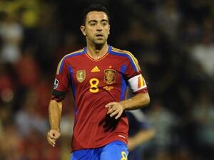 صورة أرشيفية لتشافي بقميص منتخب إسبانيا