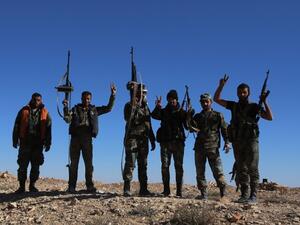 Syrian pro-government forces flash the "V” for victory sign on a hilltop near Maheen, which they recaptured from Daesh on Monday. (AFP/Youssef Karwashan) 