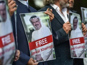 Protesters gather in Istanbul to demand the whereabouts of Jamal Khashoggi (AFP/OZAN KOSE)