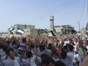 تظاهرة مناهضة لنظام الاسد في بلدة الحولة قرب حمص