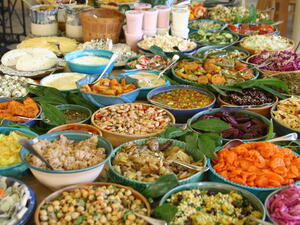 Syrian Souks are famous for their cuisine and meal add ons. [kizie]