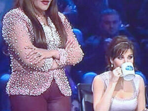 بنطلون أحلام يثير موجة من التعليقات بنطلون أحلام يثير موجة من التعليقات