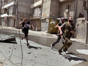 مقاتلون من المعارضة في احد احياء حلب/أ.ف.ب