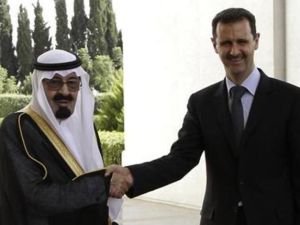 الرئيس السوري بشار الاسد (يمين) يصافح لعاهل السعودي الملك عبد الله بن عبد العزيز