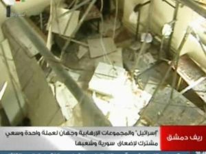 أظهرت اللقطات أولا مبنى تكسر زجاج نوافذه