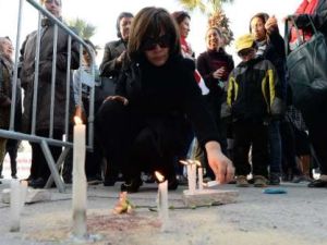 People place candles outside Tunis' National Bardo Museum after an attacked that claimed 22 lives.  (AFP/Fadel Senna)
