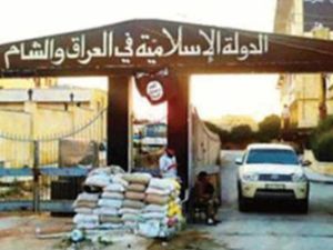 اعدام احد قادة النصرة على يد داعش في الرقة 