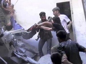 الكتائب المقاتلة تستخدم مضادات الطيران لصد الغارات