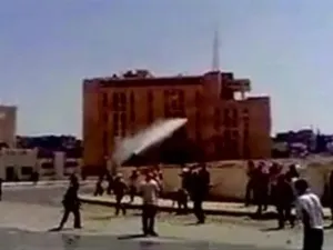 من المواجهات بين المتظاهرين في حماة والأجهزة الأمنية