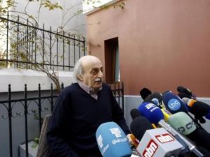 جنبلاط في مؤتمر صحافي في منزله في بيروت 