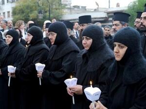 The photo shows Greek Orthodox nuns at the Meriamiah Church in Damascus on December 9, 2012. [alalam]