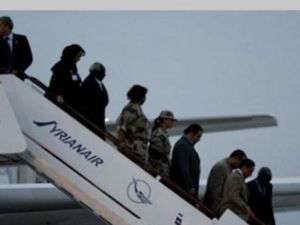 الطائرة على ارض مطار دمشق الدولي