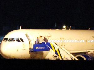 وجود 17 روسيا على متن الطائرة السورية التي اعترضتها تركيا