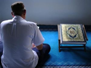 رئيس بلدية نيويورك يدافع  عن حرق القرآن 