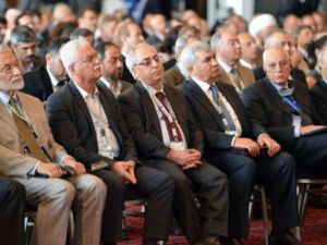 انطلقت اعمال المؤتمر امس بحضور 250 من شخصيات المعارضة السورية