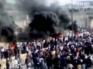 صورة ملتقطة من فيديو لتظاهرة في مدينة معرة النعمان السورية
