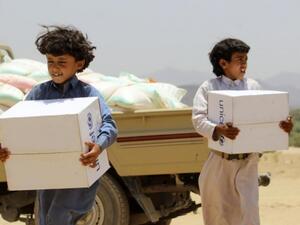 Displaced Yemeni children receive aid from UNICEF, the UN children's agency.  The UN envoy to Yemen Sunday called for an extension to the five-day humanitarian truce in the country.  (AFP/File)