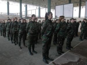 وحده نسائية من القوات السورية الوطنية،قوات مدنية شكلها النظام السوري لدعم الجيش النظامي/أ.ف.ب