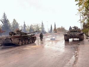 دبابات الجيش السوري النظامي في احد شوارع حلب/أ.ف.ب